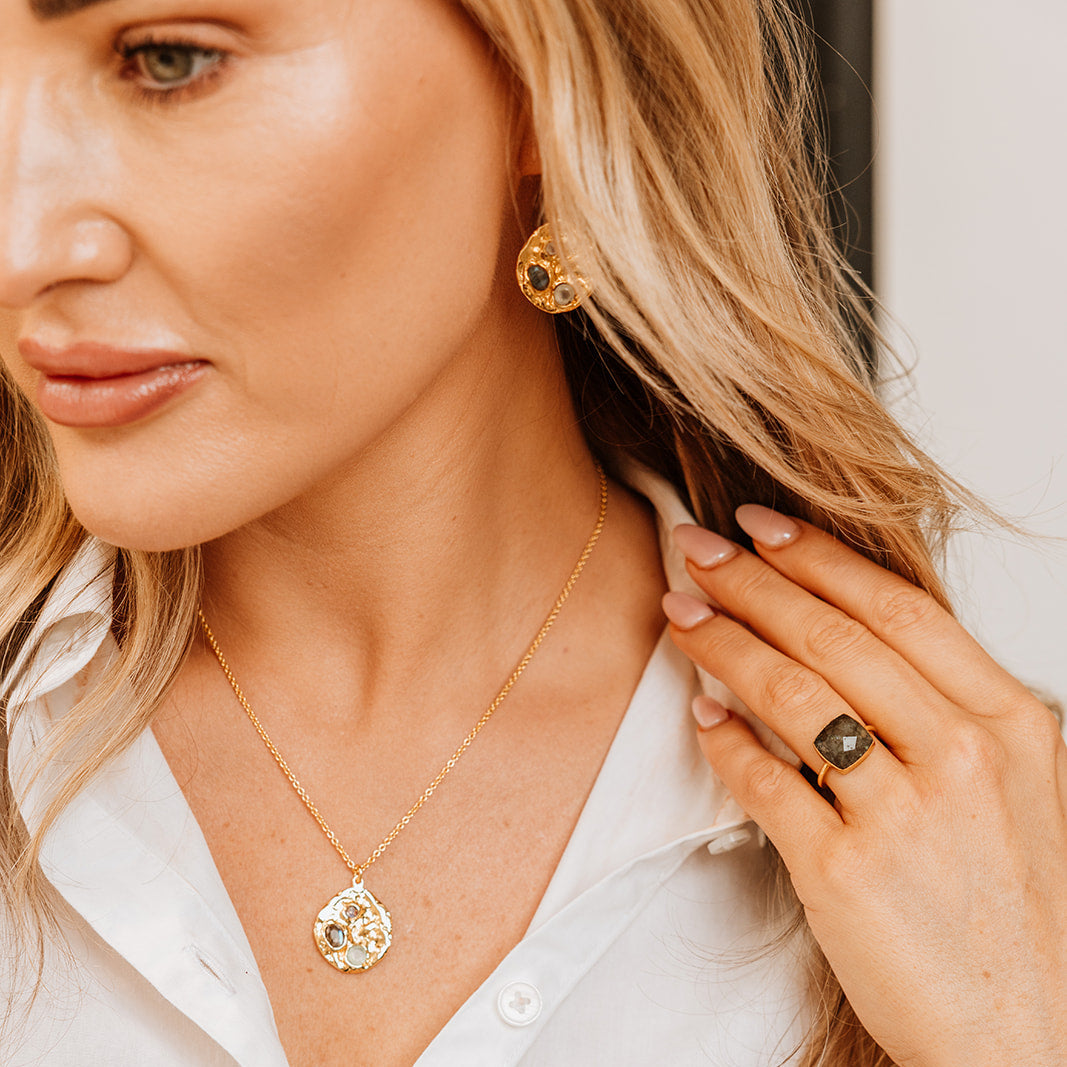Textured Gemstone Coin Pendant | Gold