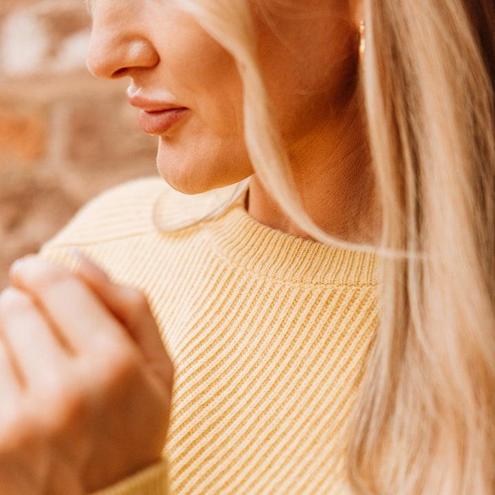 Chelsea Crew Neck Cashmere Ribbed Sweater | Lemon Yellow