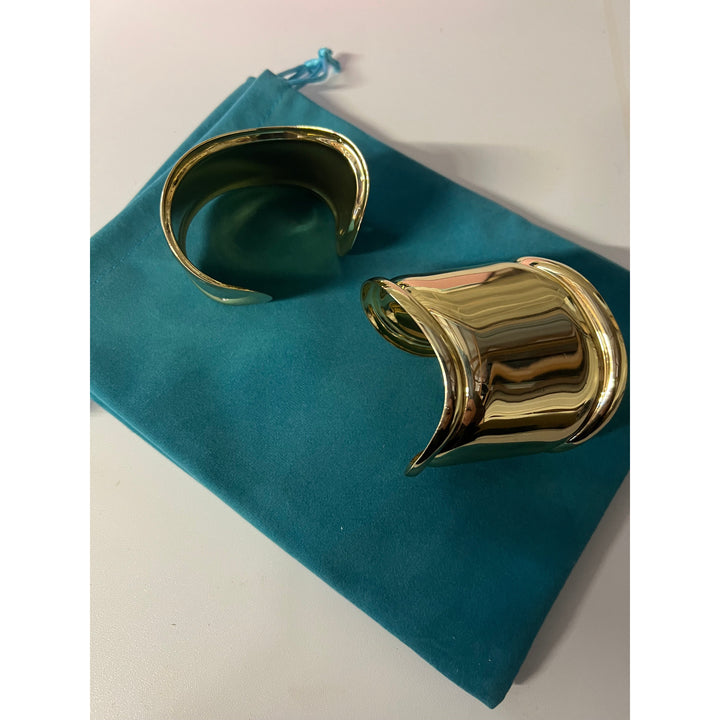 This beautiful Osso Bone Style Cuff in Gold is a tribute to a famous designer piece.
