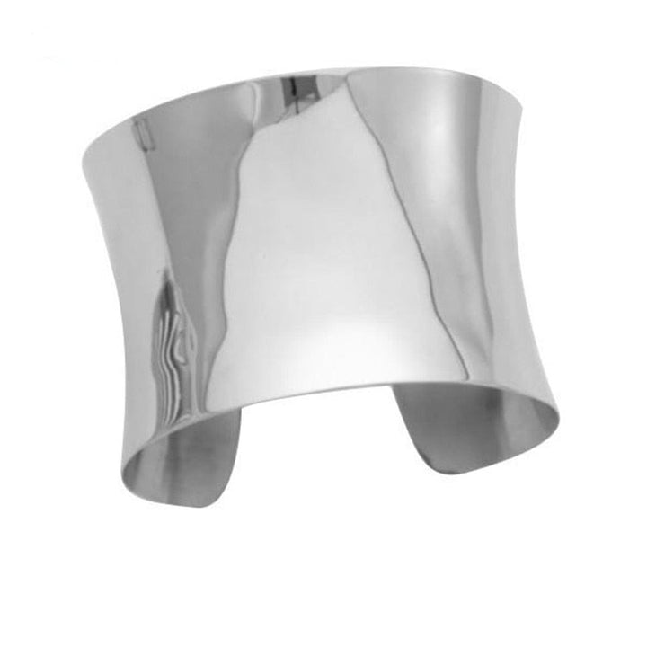 Our statement Cammy Cuff comes in a hammered textured metal and features raised edges. Crafted in stainless steel with palladium or gold plating it is hypo-allergenic and eco-friendly.  Diameter 5.8cm approximately. 